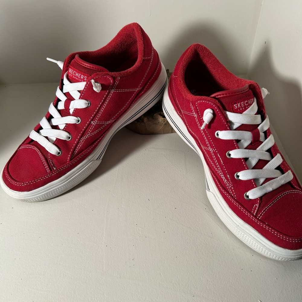 Skechers Women’s Red Arch Fit Arcade Slip In Sneakers - Picture 2 of 5